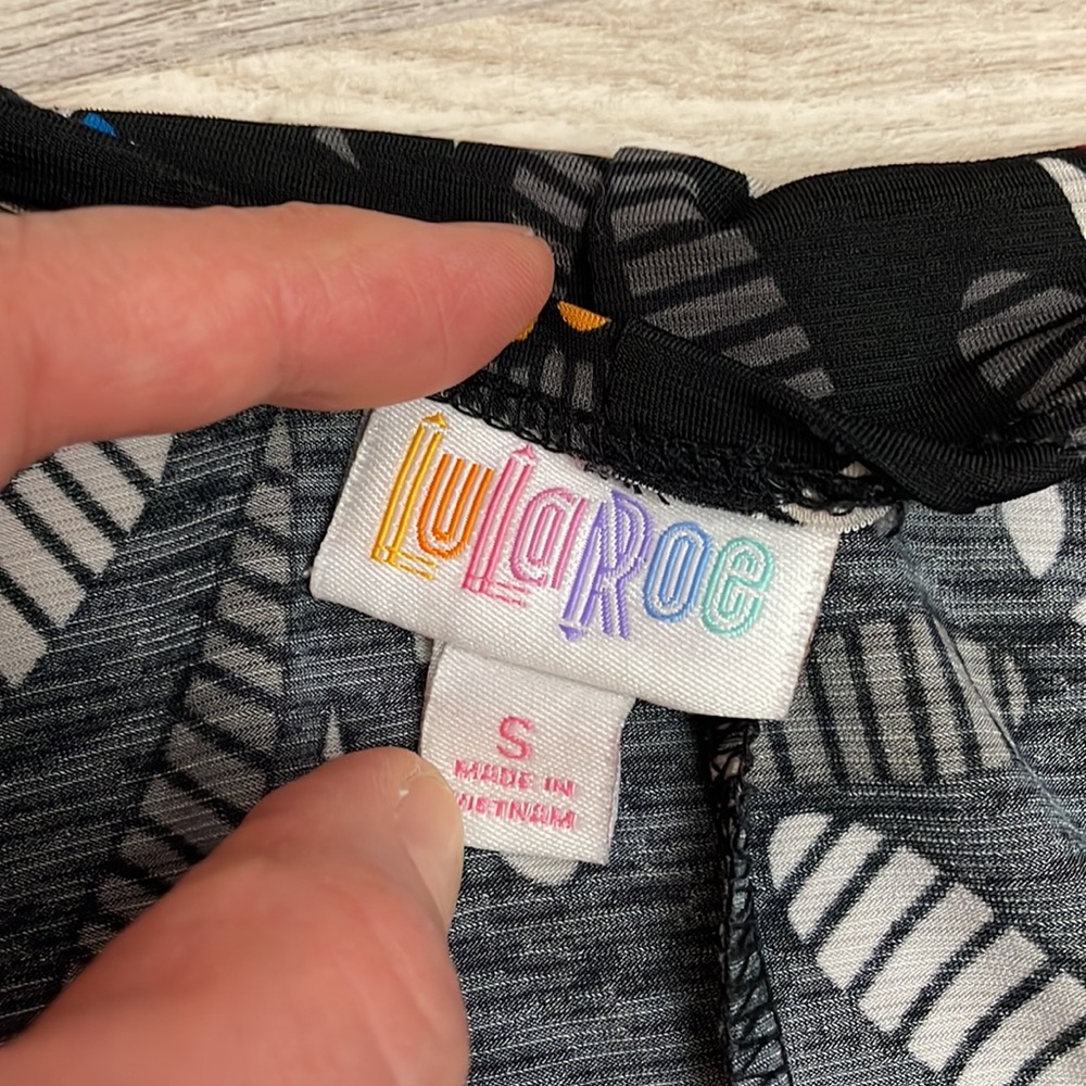 LuLaRoe Black Multi-Color Paisley Print Open Front Short Sleeve Cardigan Size S - Picture 4 of 12